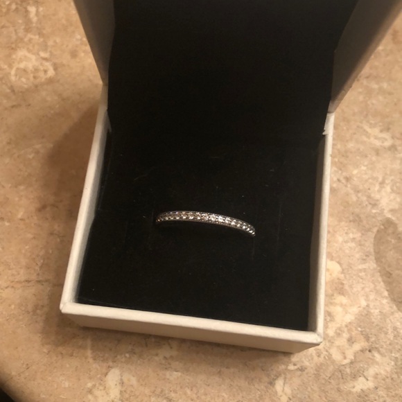 GORGEOUS pandora ring. - Picture 2 of 7